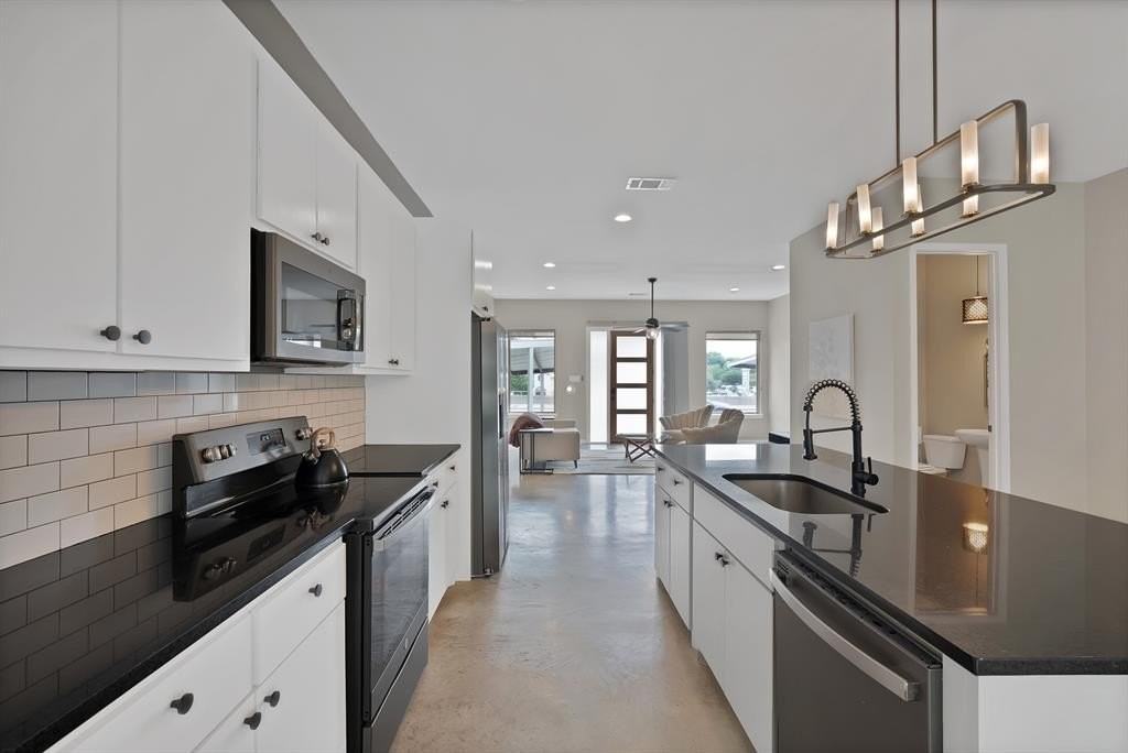 4633 Calmont Ave - Photo 6 of 28