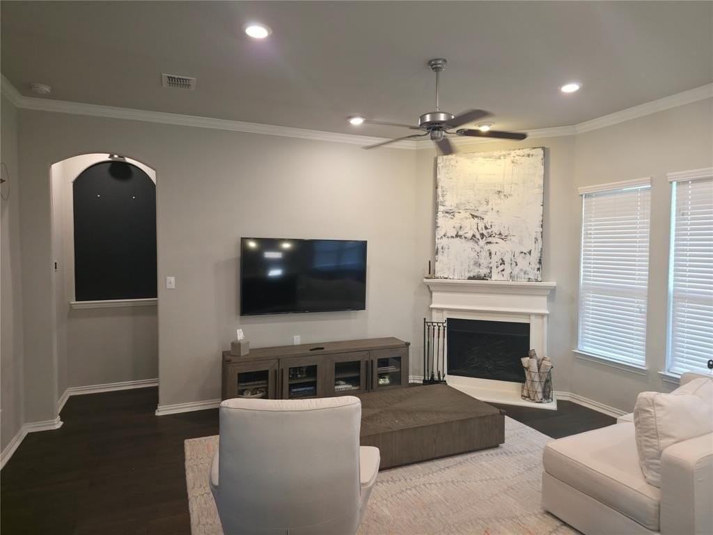 12009 Fairbanks Ct - Photo 3 of 7