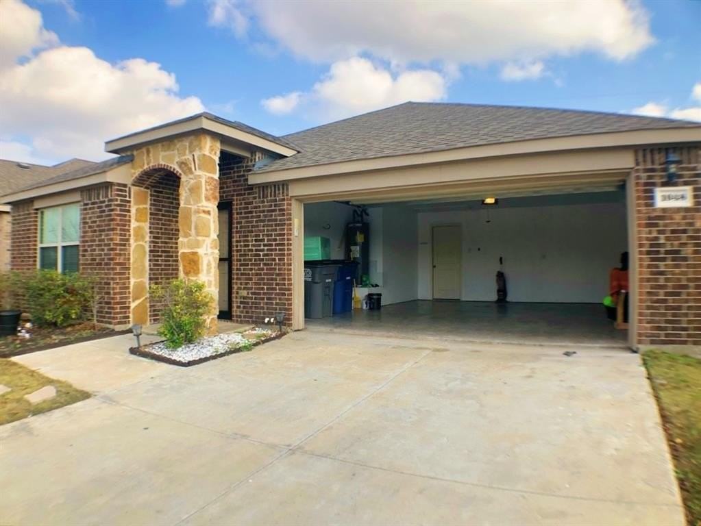 1048 Churchill Dr - Photo 2 of 16