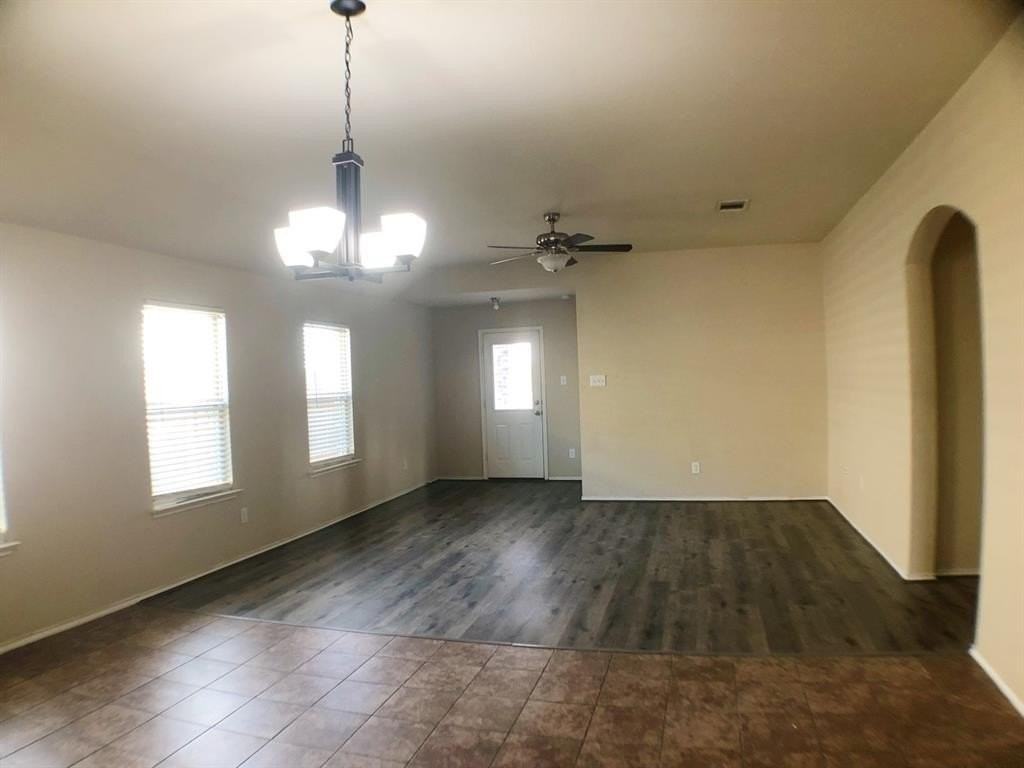 1048 Churchill Dr - Photo 5 of 16