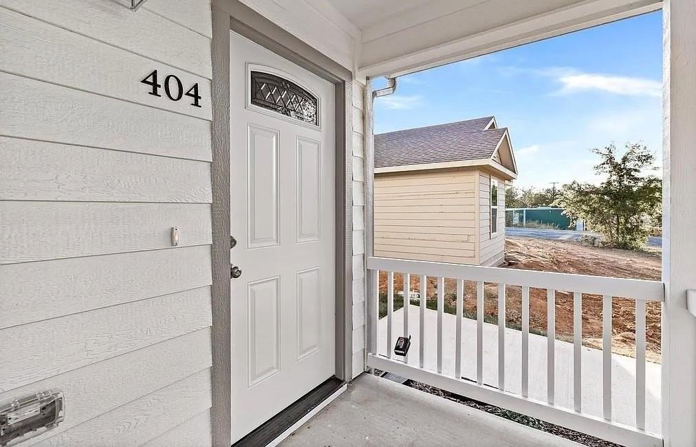 404 East Elm Street - Photo 3 of 21