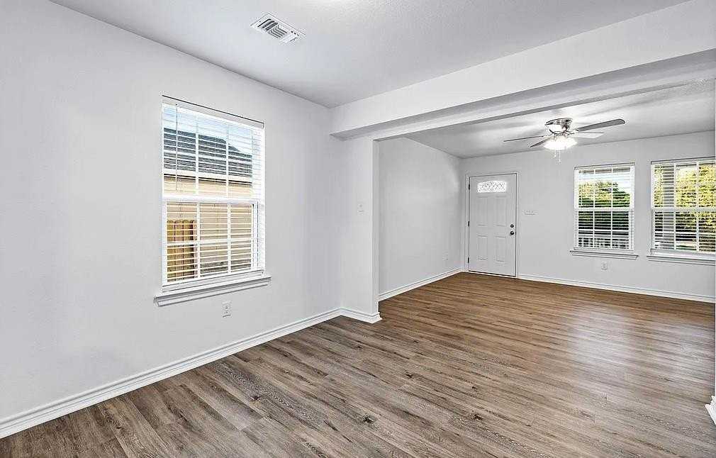 404 East Elm Street - Photo 5 of 21