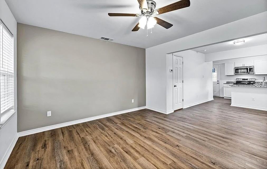 404 East Elm Street - Photo 6 of 21