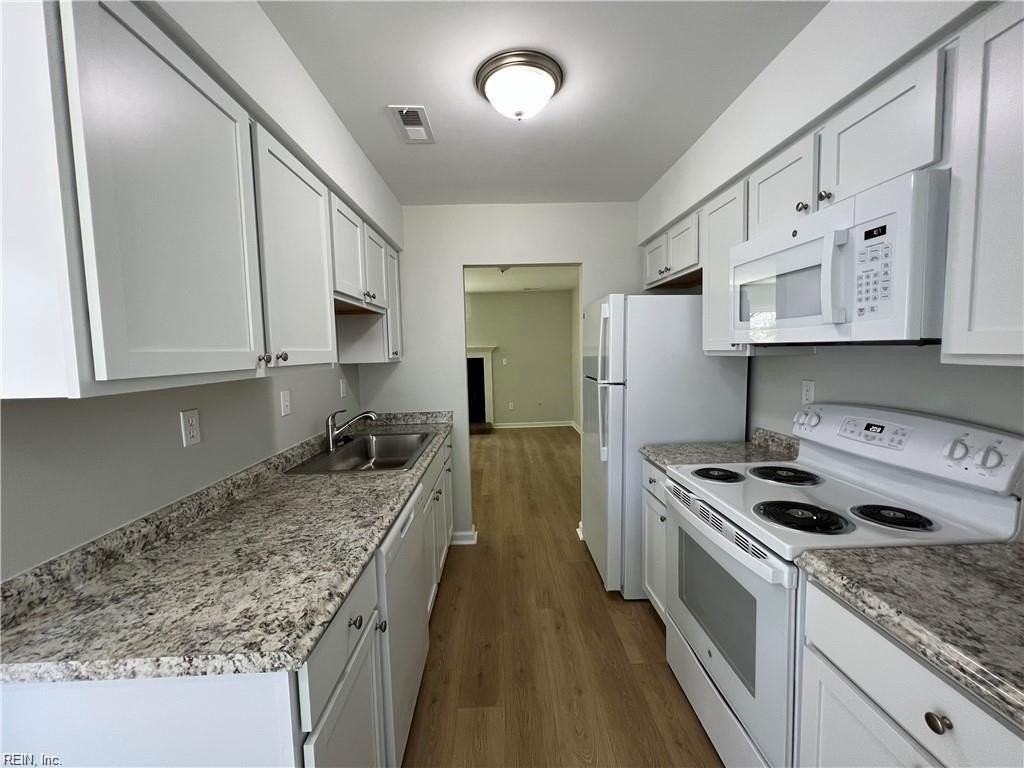 1057 Commonwealth Pl - Photo 3 of 16