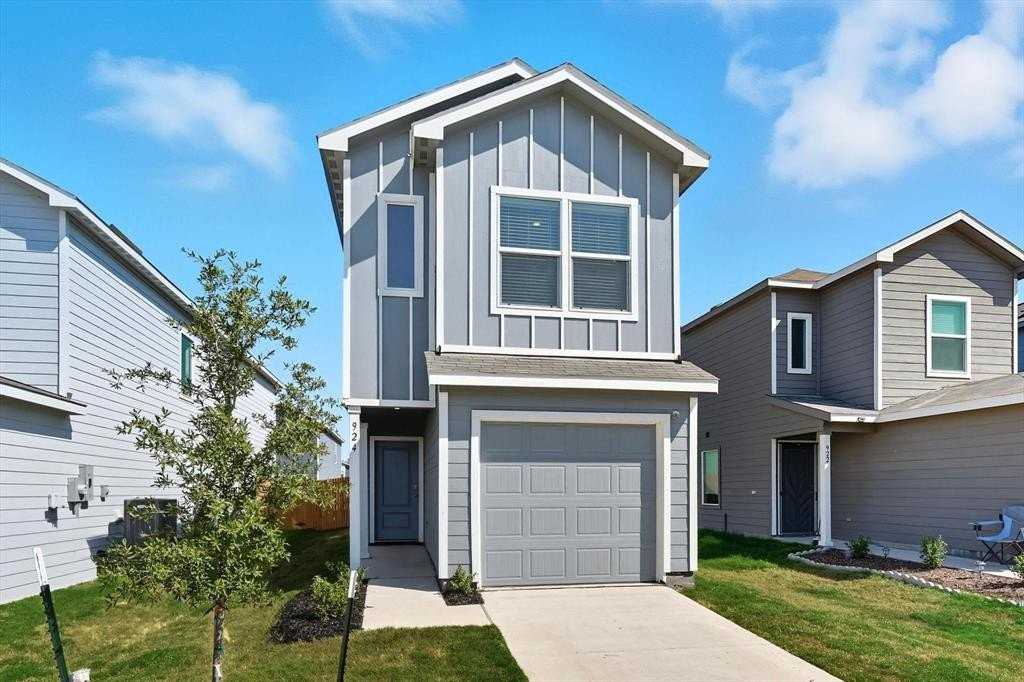 924 Blue Heron Drive - Photo 3 of 40