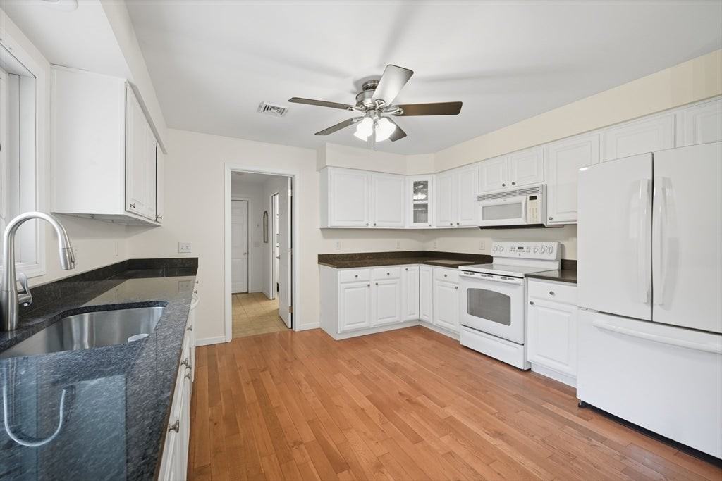 5 Boyle Rd - Photo 3 of 33