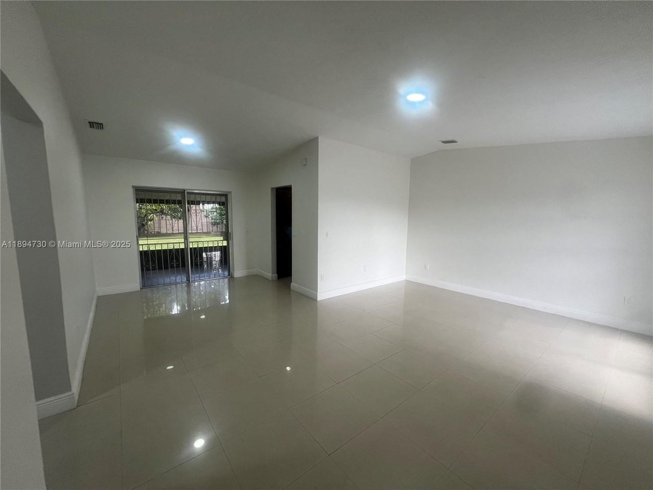 26121 Sw 130th Ave - Photo 4 of 27