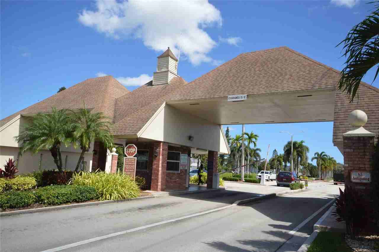 144 East New England Boulevard - Photo 2 of 38