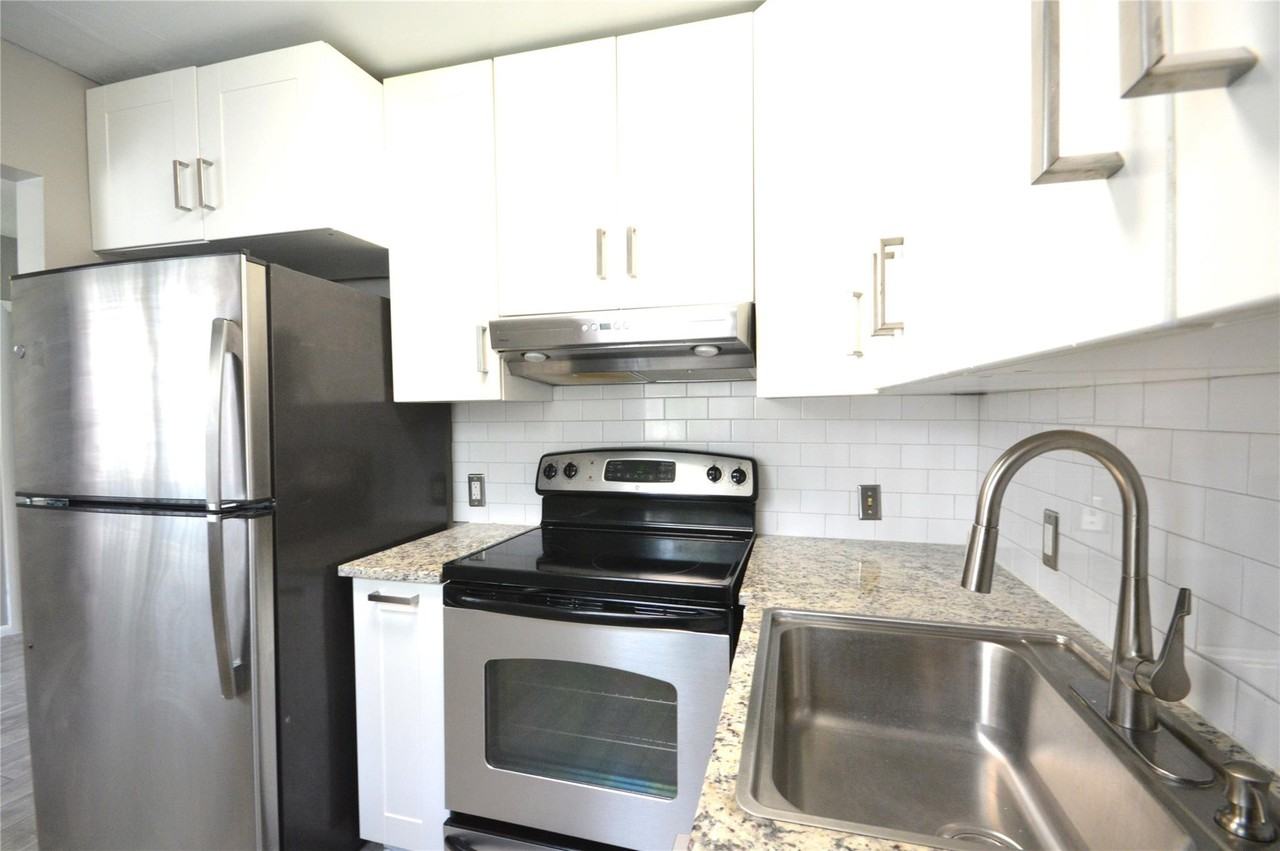 144 East New England Boulevard - Photo 6 of 38