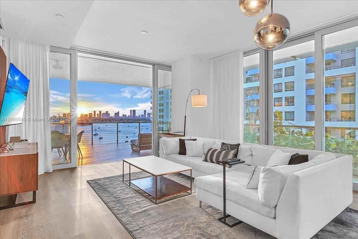 1300 Monad Ter - Photo 4 of 8