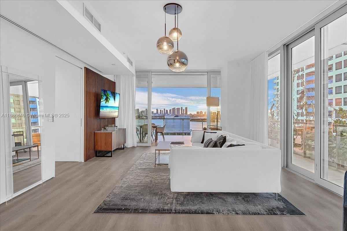 1300 Monad Ter - Photo 5 of 8