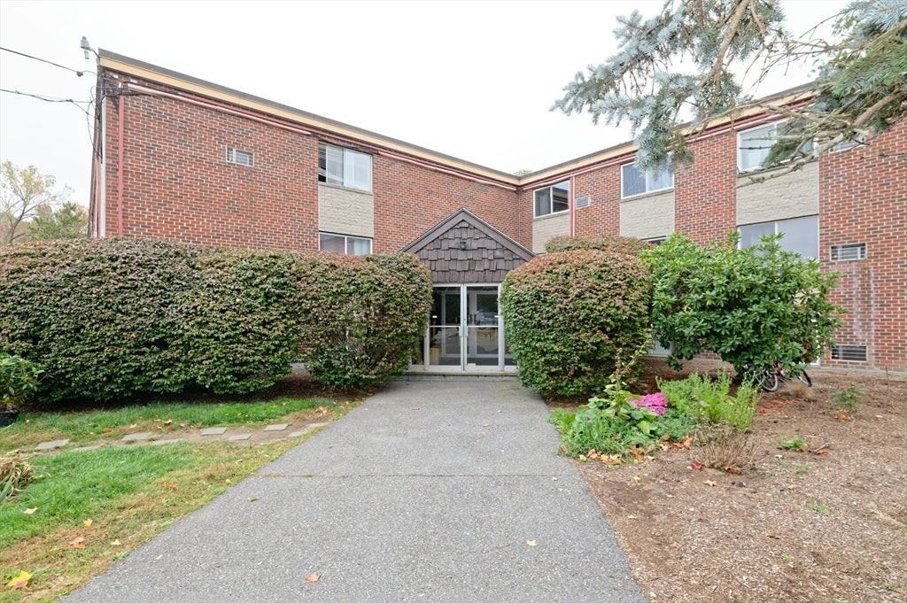 17 Weld St - Photo 2 of 28