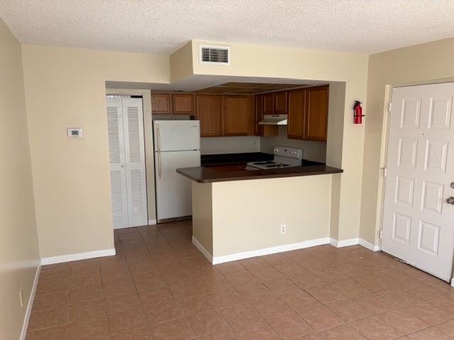 728 Executive Center Dr - Photo 2 of 12