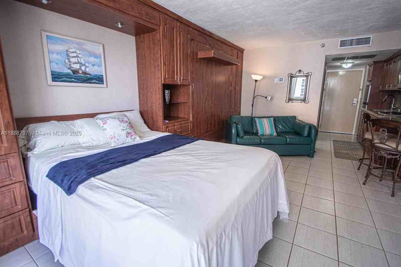 19201 Collins Ave #620 - Photo 6 of 8