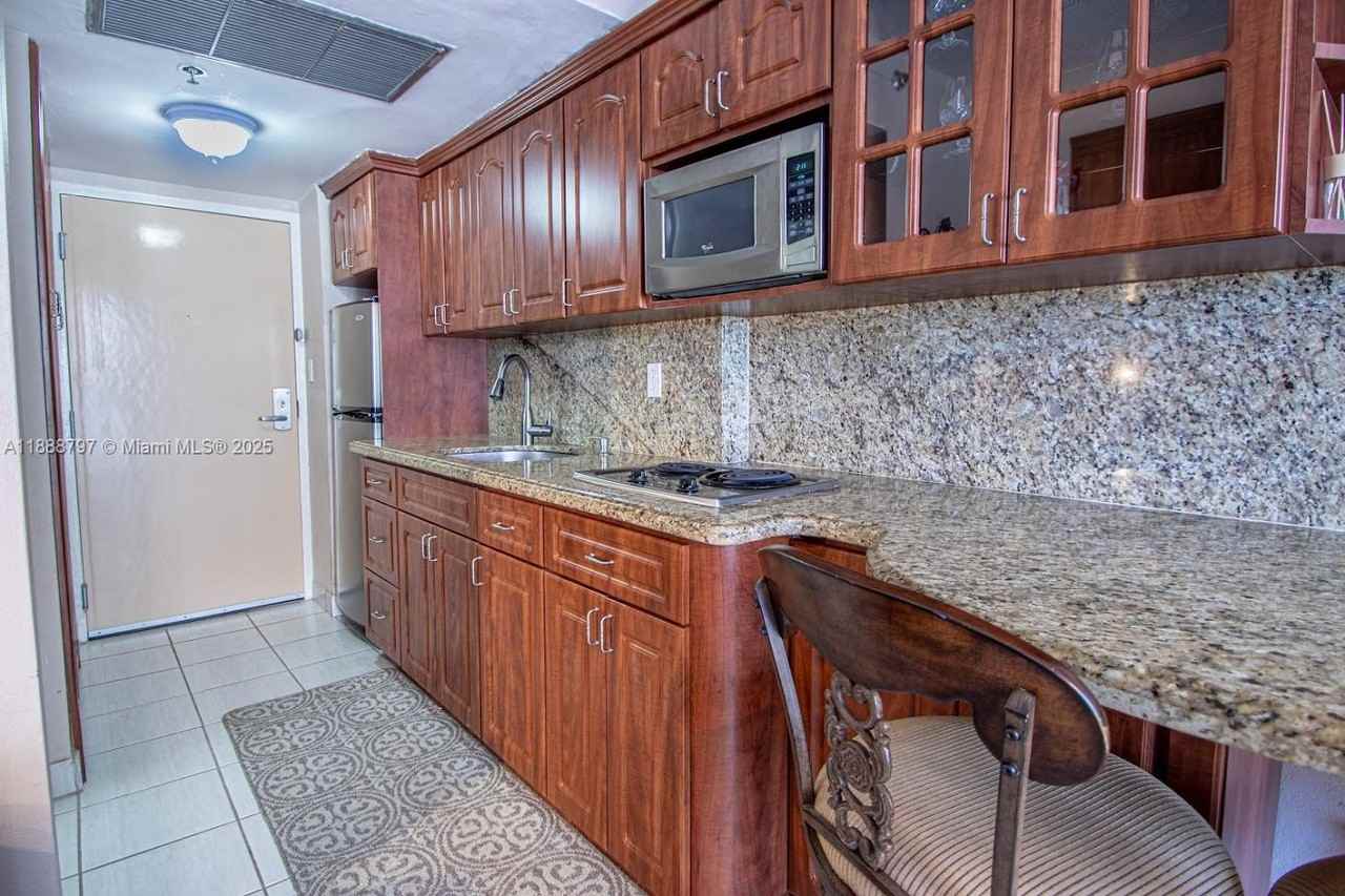 19201 Collins Ave #620 - Photo 7 of 8