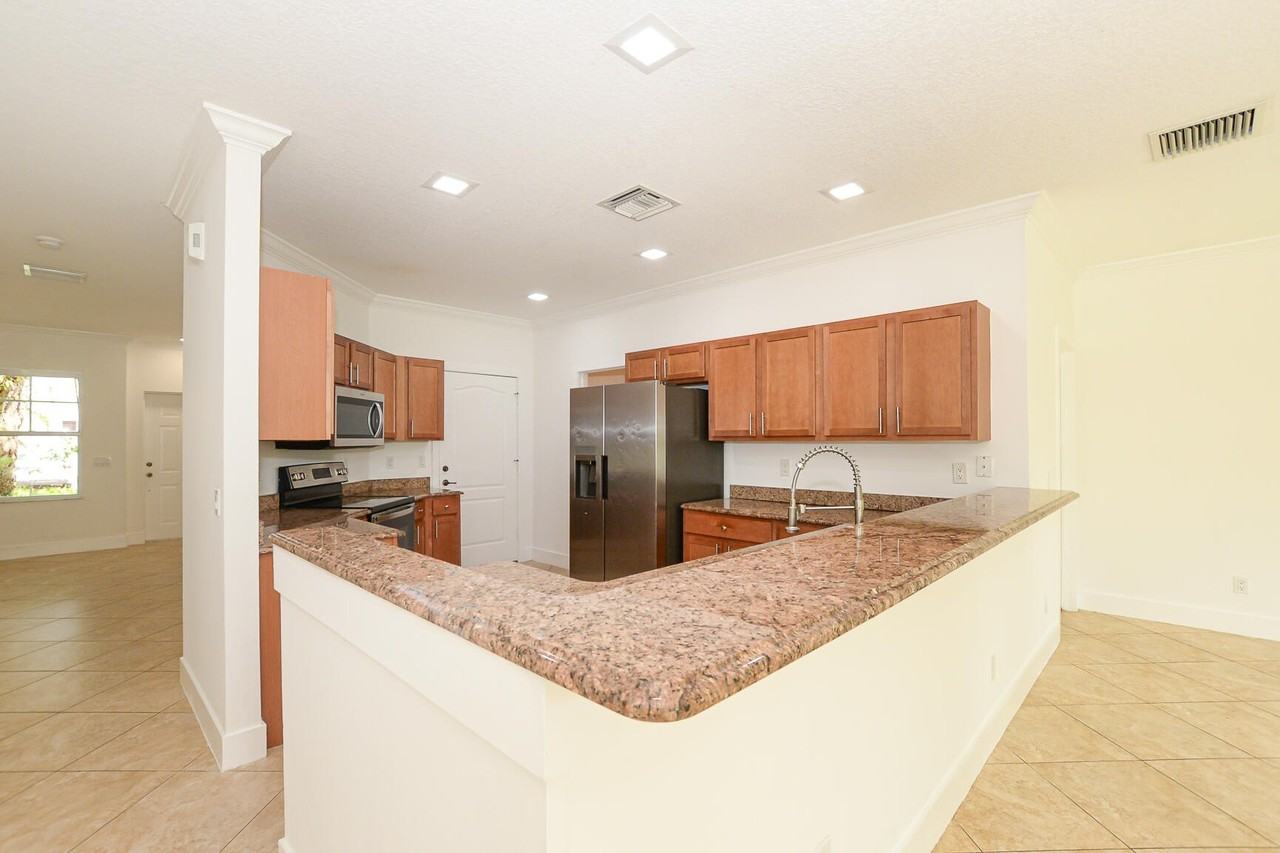 3929 Sabal Way - Photo 4 of 39