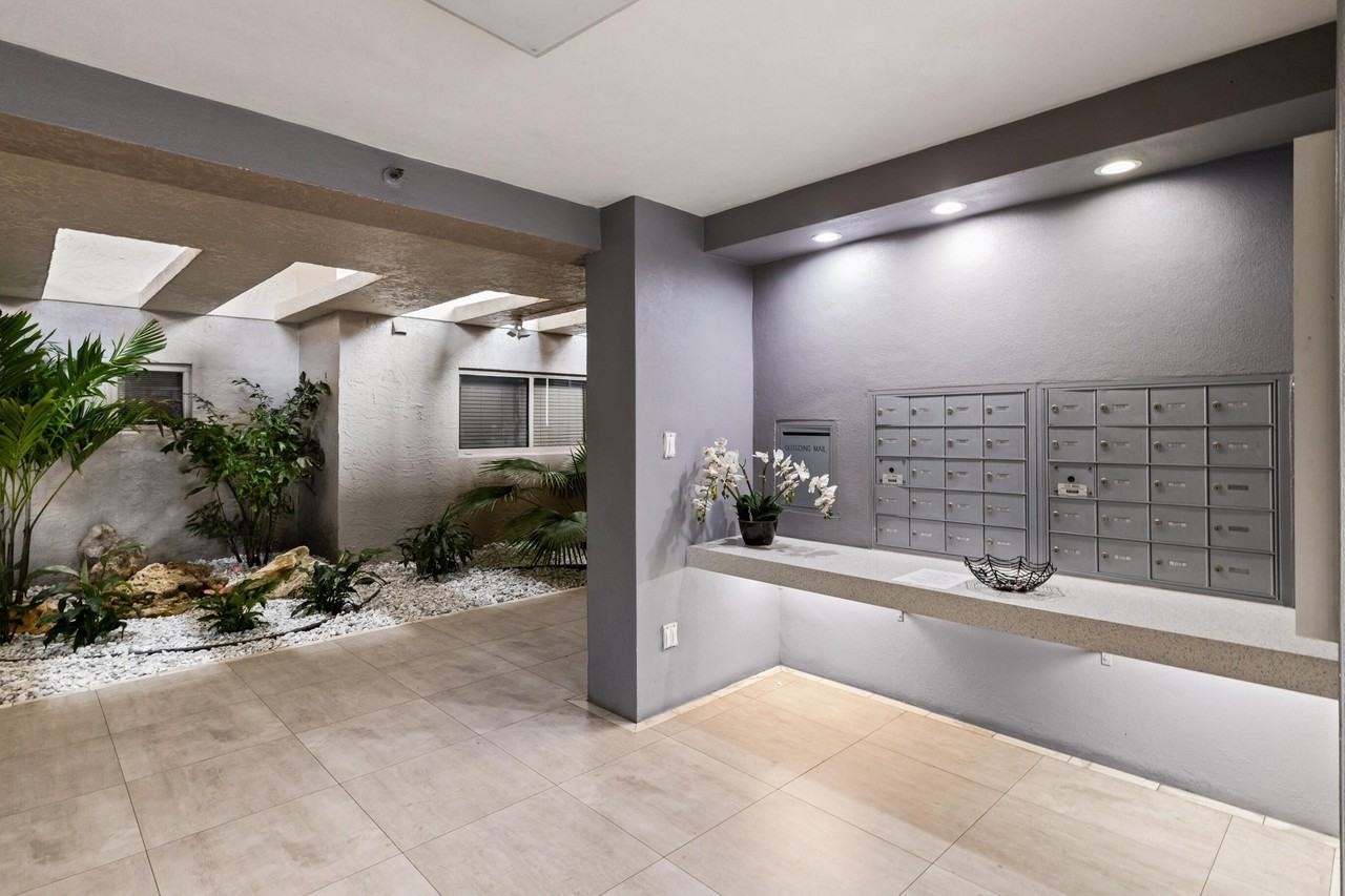 5279 Fountains Dr S #305 - Photo 5 of 37