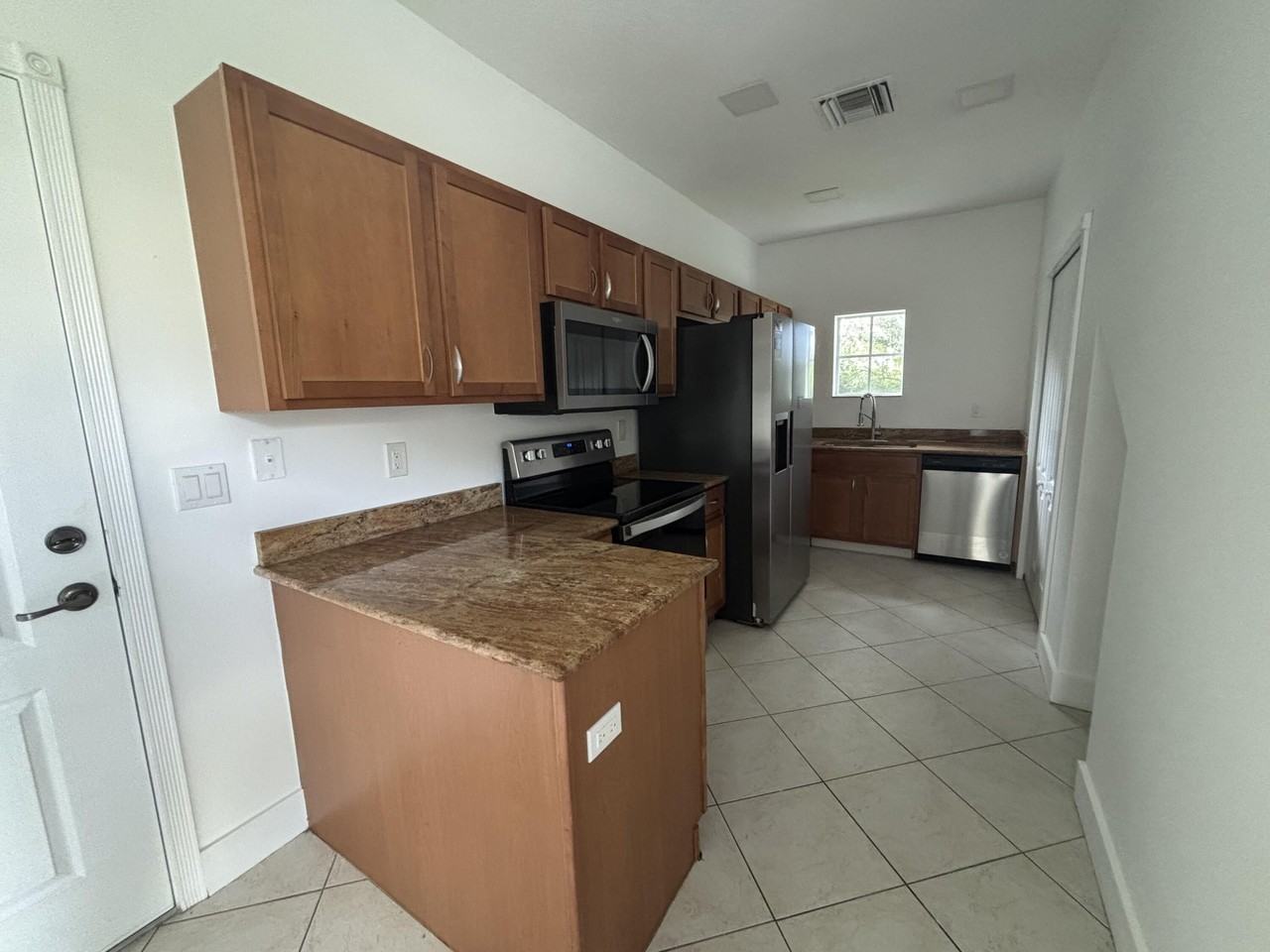 2630 Creekside Dr - Photo 2 of 11