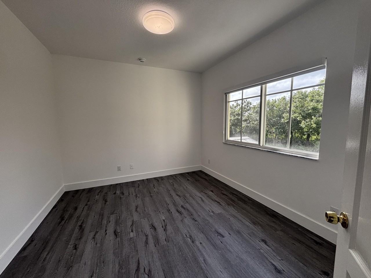 2630 Creekside Dr - Photo 7 of 11