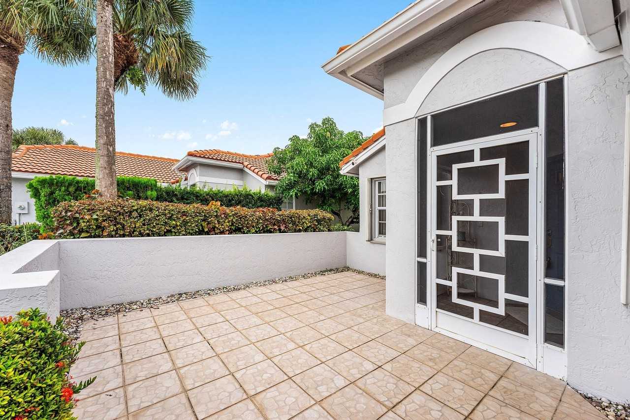 8084 Summer Shores Dr - Photo 5 of 33