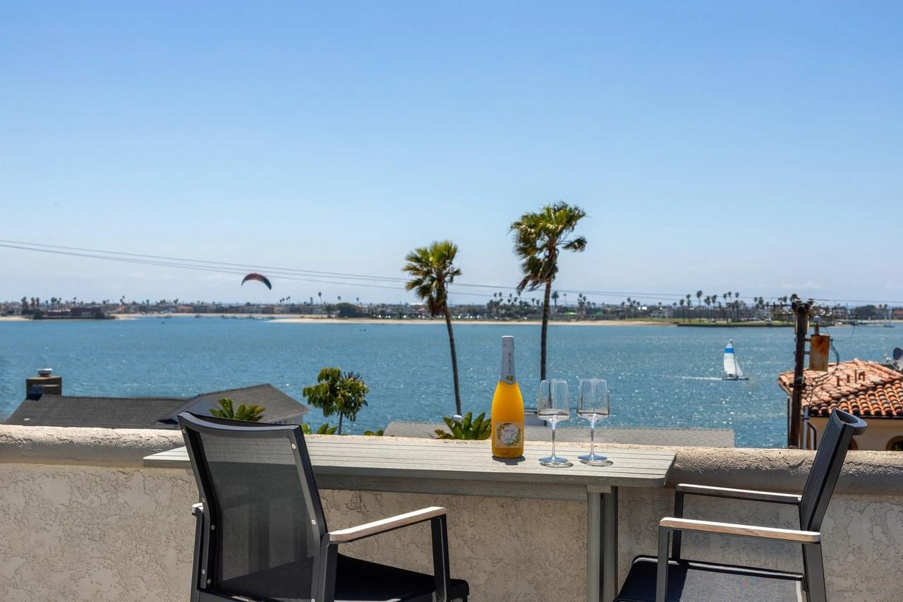 3701 Riviera Dr Apt 11 #11 - Photo 2 of 32