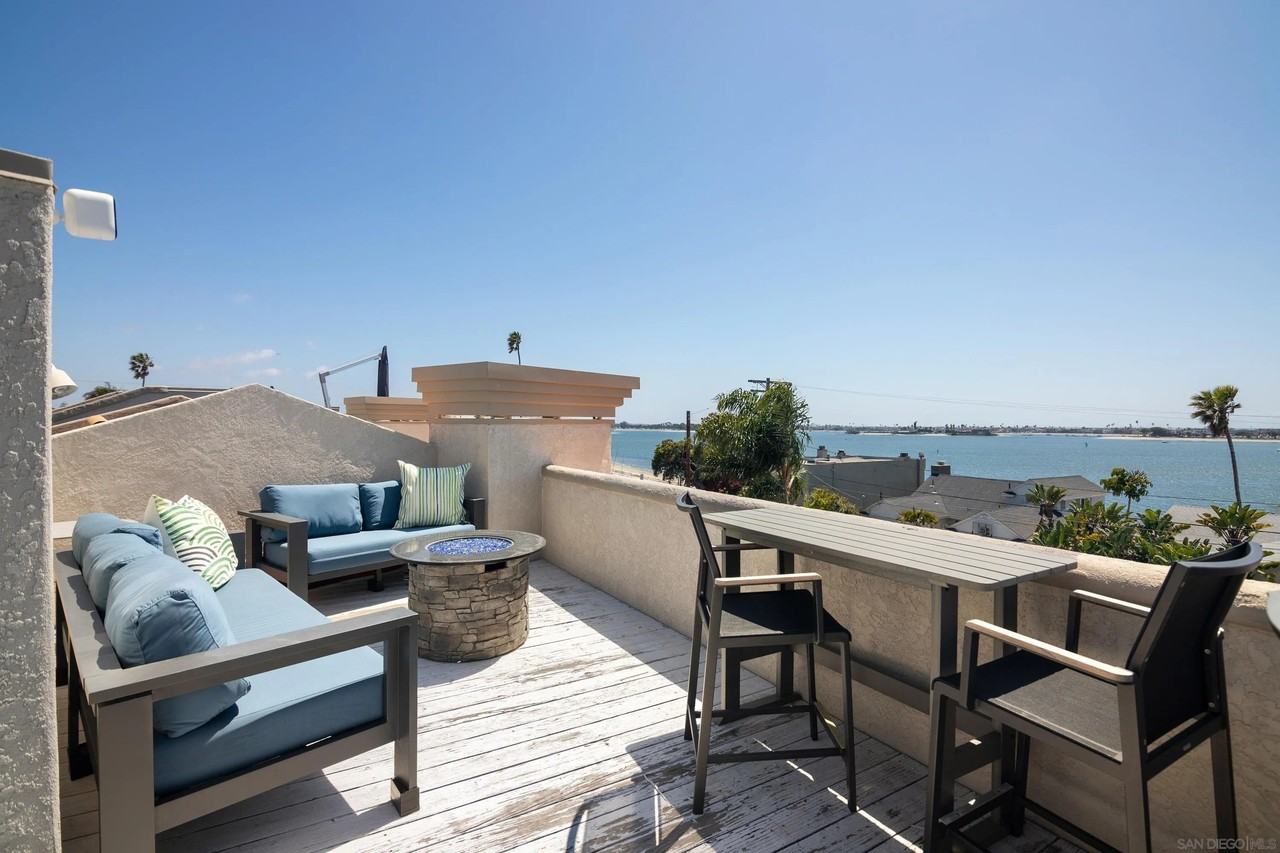 3701 Riviera Dr Apt 11 #11 - Photo 3 of 32