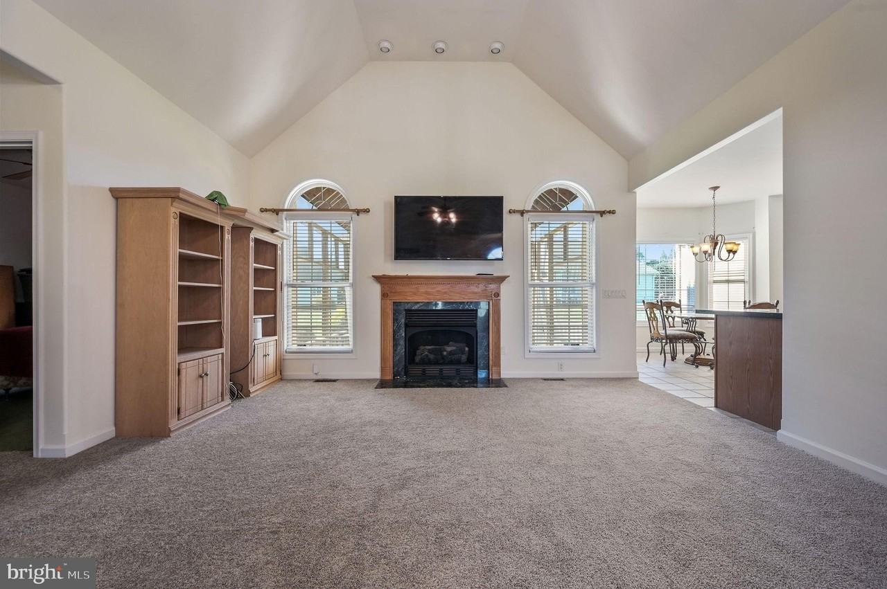 85 Redcrest Court - Photo 3 of 20