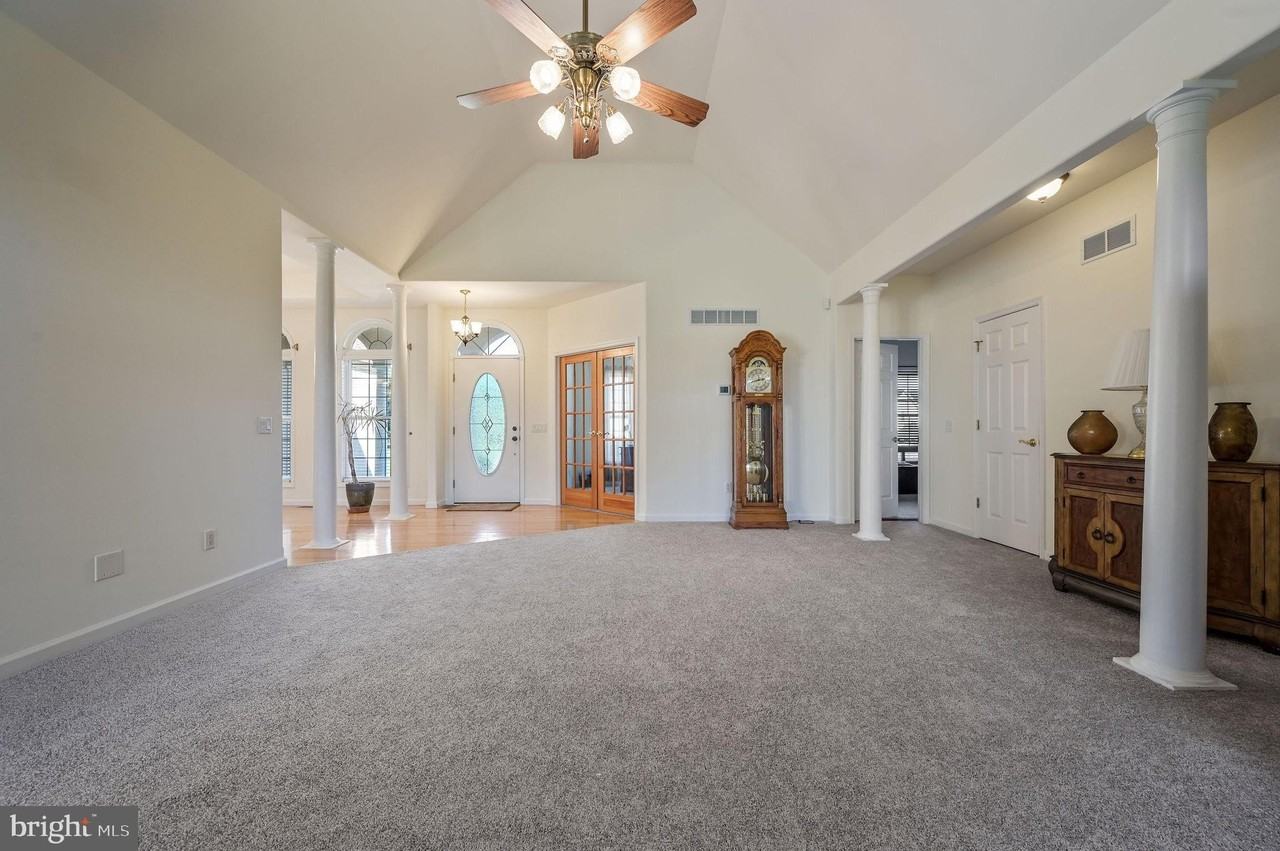 85 Redcrest Court - Photo 4 of 20