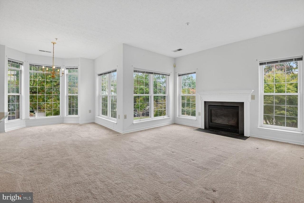 9806-UN 40 FEATHERTREE Terrace unit: A #A - Photo 4 of 25