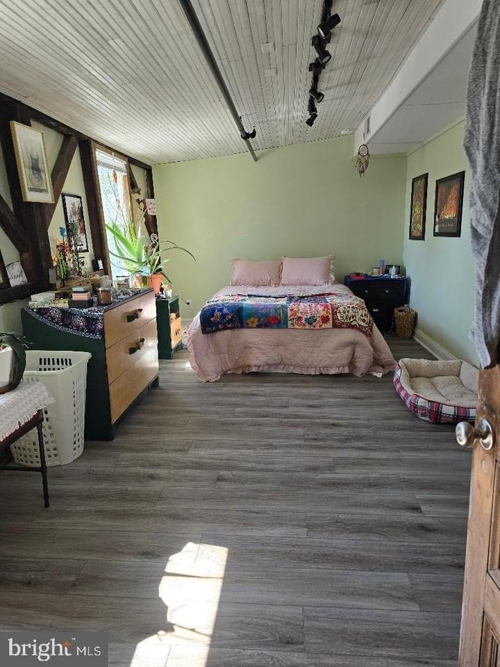 6 W Loudoun St - Photo 4 of 13