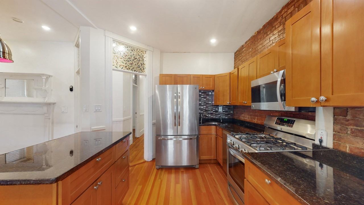 6 Mark St #2 - Photo 3 of 10