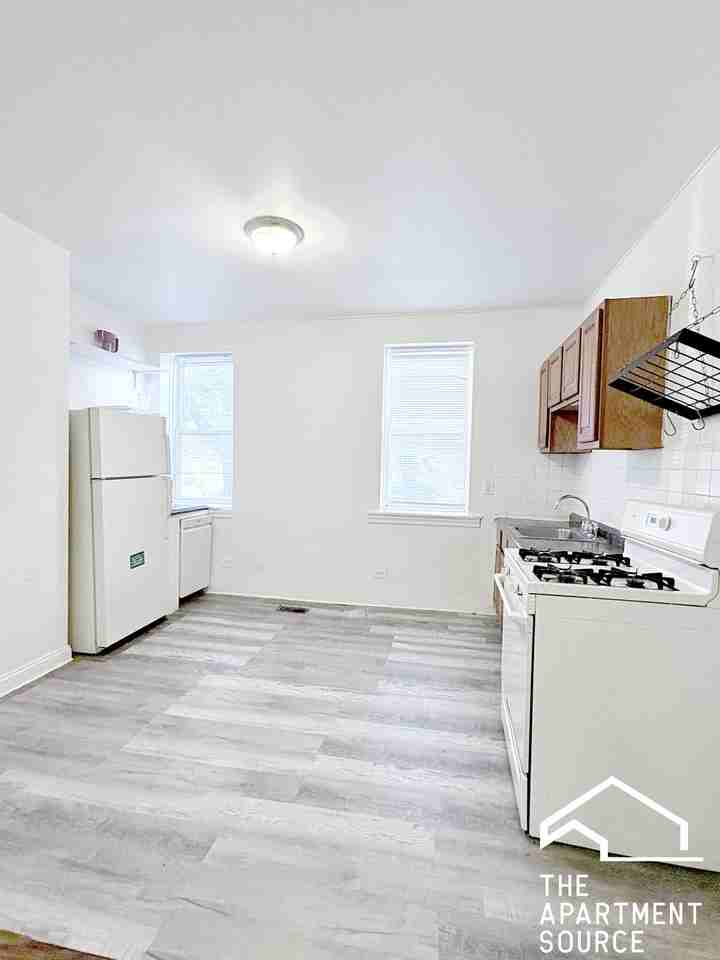 1900 S Throop St #9 - Photo 6 of 15