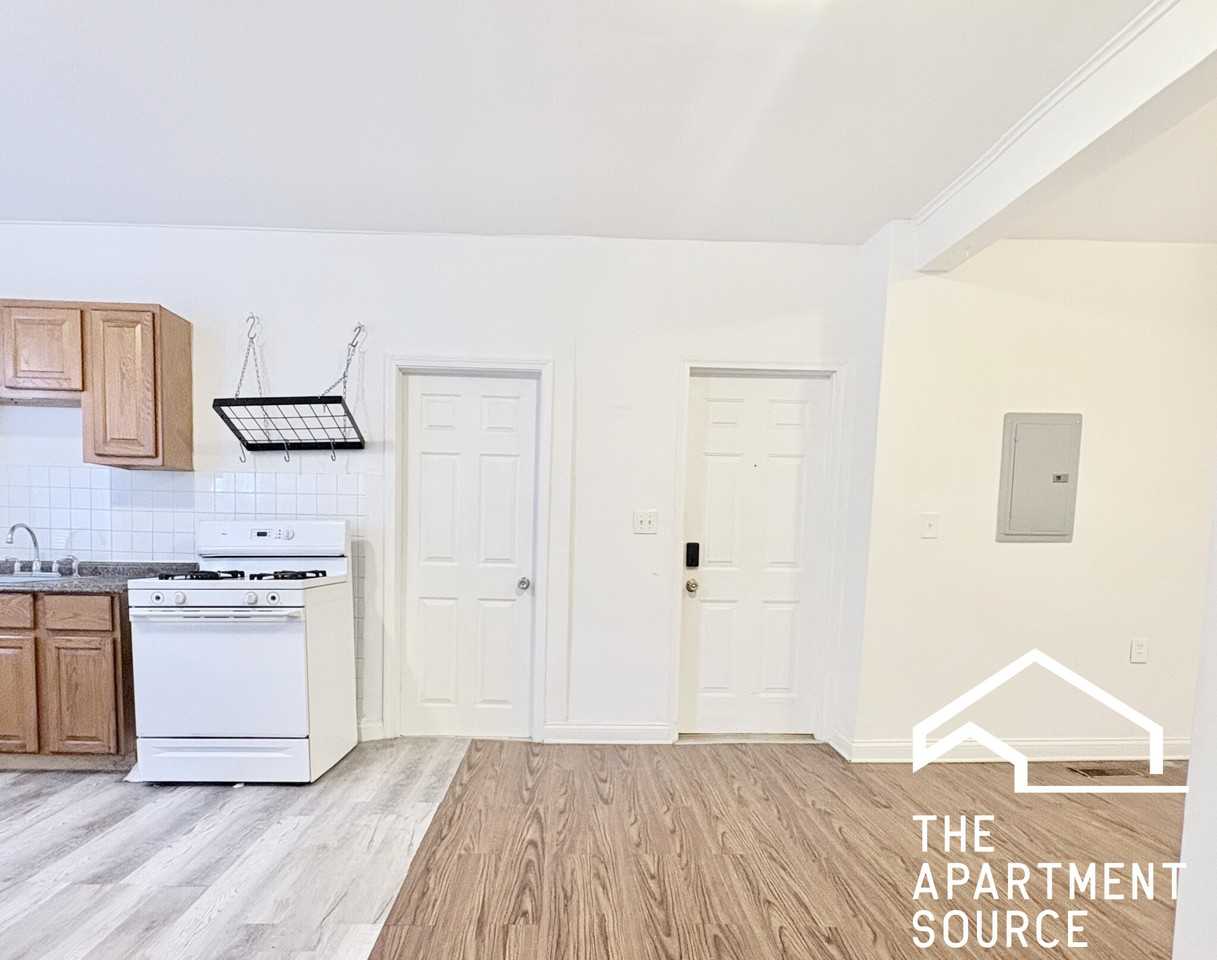 1900 S Throop St #9 - Photo 5 of 15