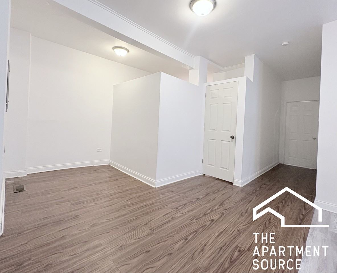 1900 S Throop St #9 - Photo 4 of 15