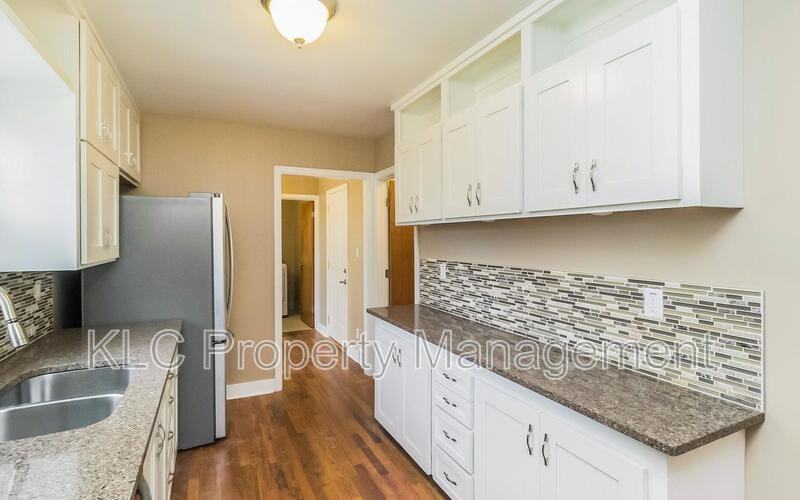 7105 Sunset Ter - Photo 3 of 32