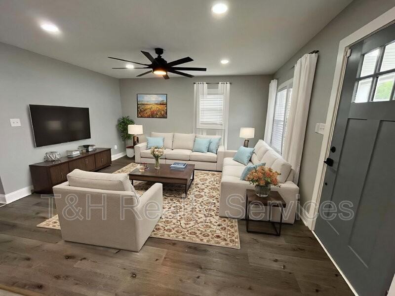 301 Villa Avenue - Photo 5 of 33