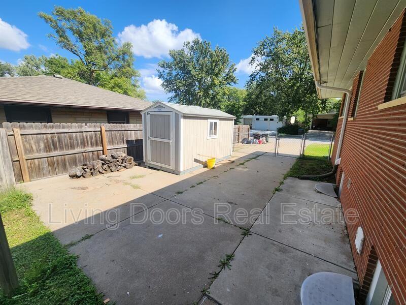 3870 Steele Ave - Photo 3 of 23