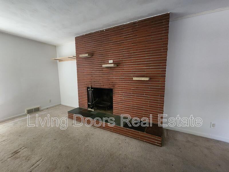 3870 Steele Ave - Photo 7 of 23