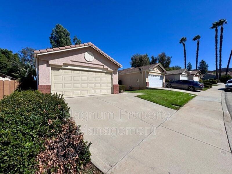 27806 Hillpointe Drive - Photo 2 of 42