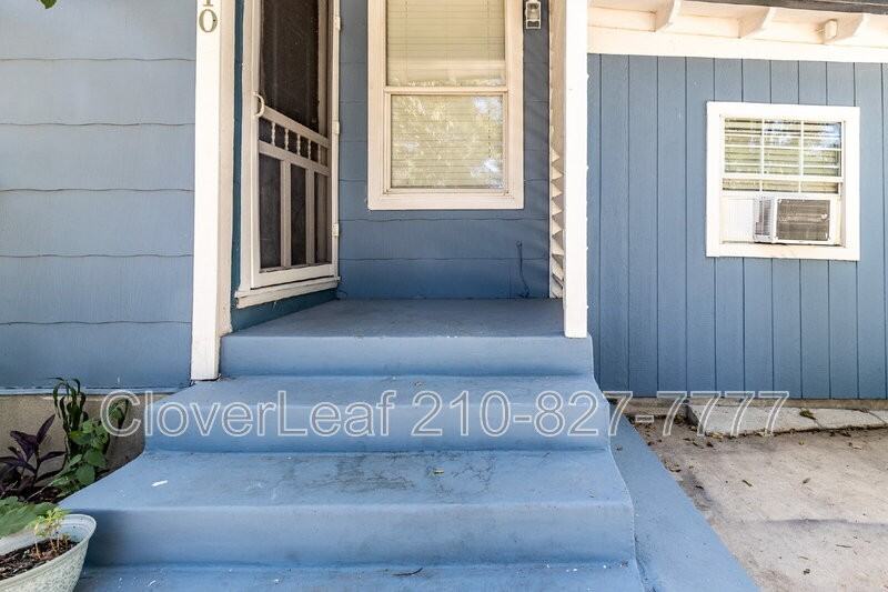 210 Harwood Dr - Photo 4 of 34