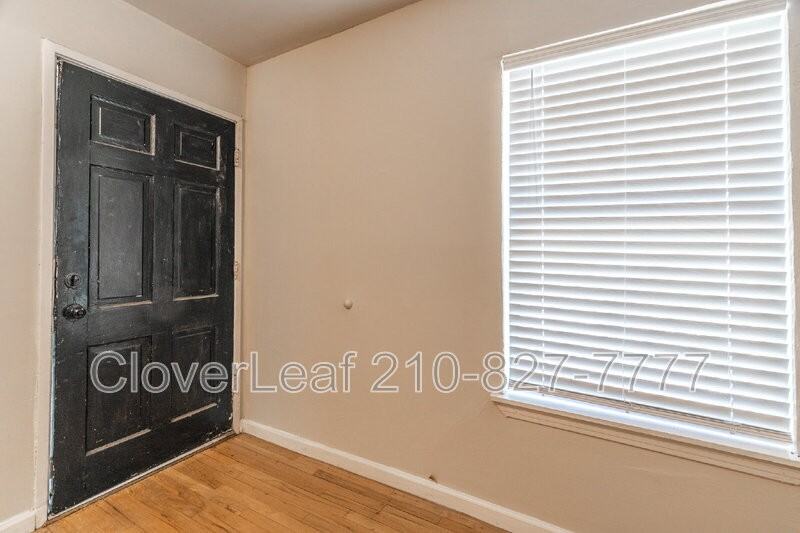 210 Harwood Dr - Photo 5 of 34