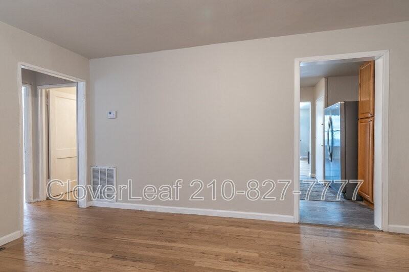 210 Harwood Dr - Photo 7 of 34