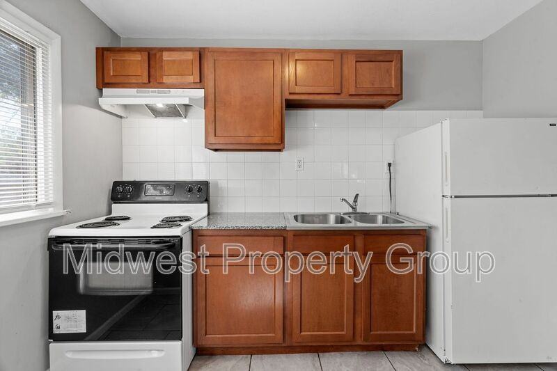 1700 Newhall Ct - Photo 2 of 25