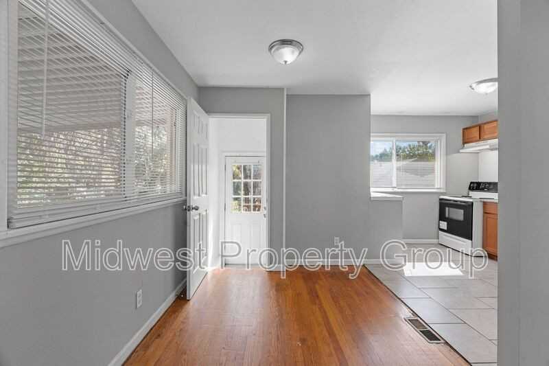 1700 Newhall Ct - Photo 4 of 25