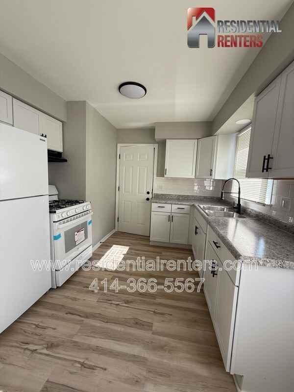 5824 N 117th St - Photo 4 of 14
