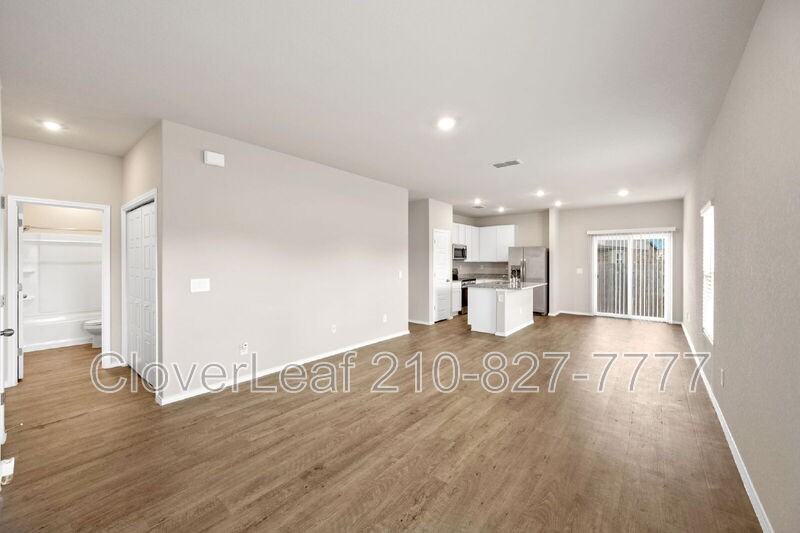 3031 Laguna Clfs - Photo 3 of 14