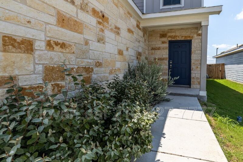 238 Jaycen Ln - Photo 4 of 37