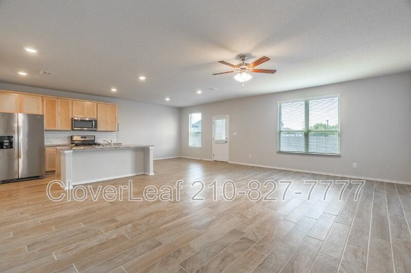 238 Jaycen Ln - Photo 7 of 37