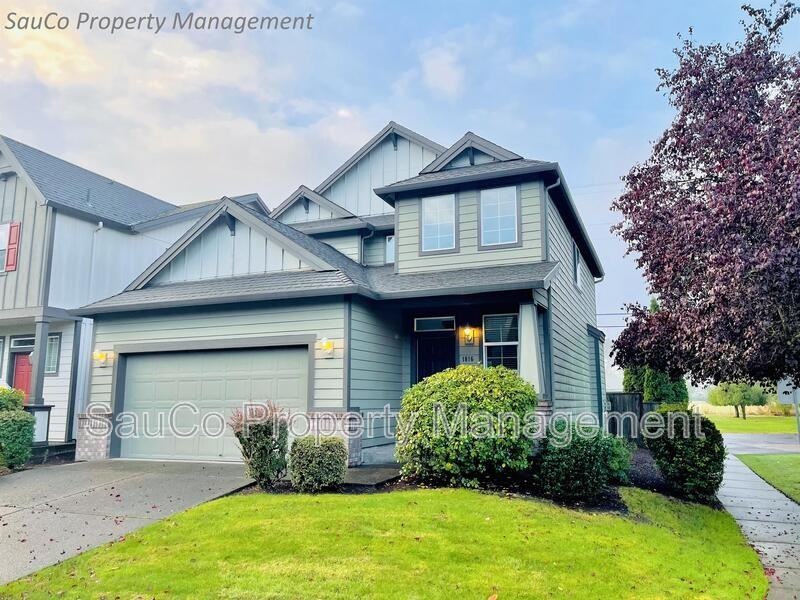 1816 Southeast Waterlily Street