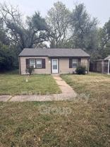 305 Se 33rd Ter - Photo 1 of 1